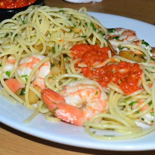 15 Hilarious Tweets About Horrible Nigerian Restaurant Experiences