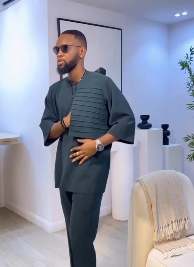 Man Wearing The Ridge Detail Senator Design
