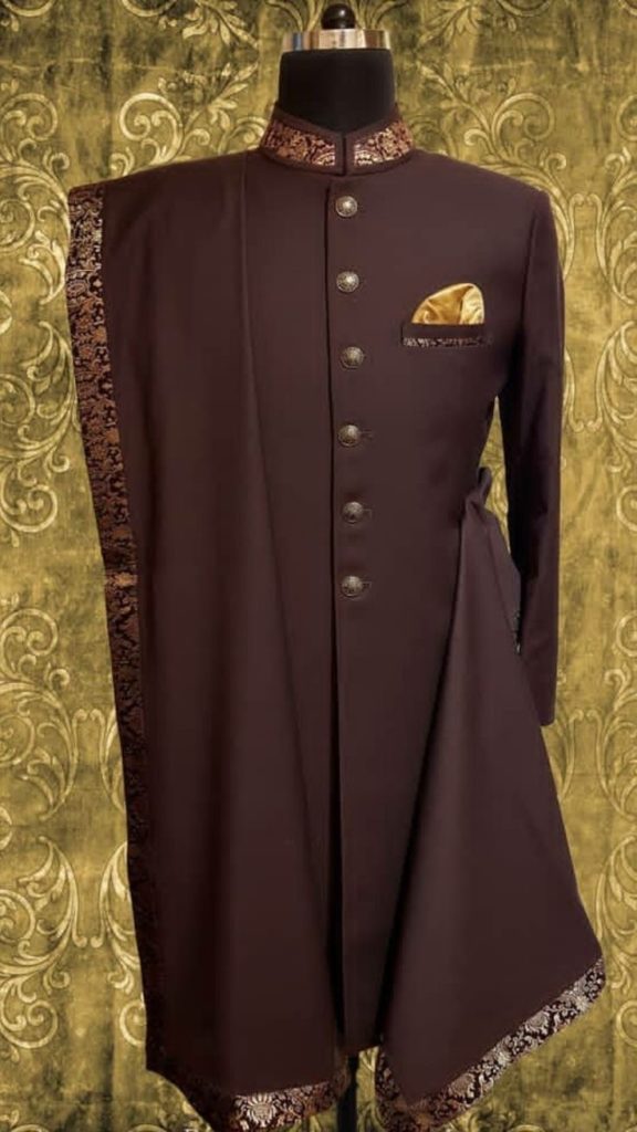 Man Wearing The Royal Flank Senator Design