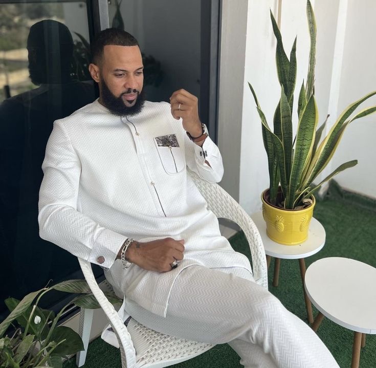 Man Wearing Textured Signature Senator Design