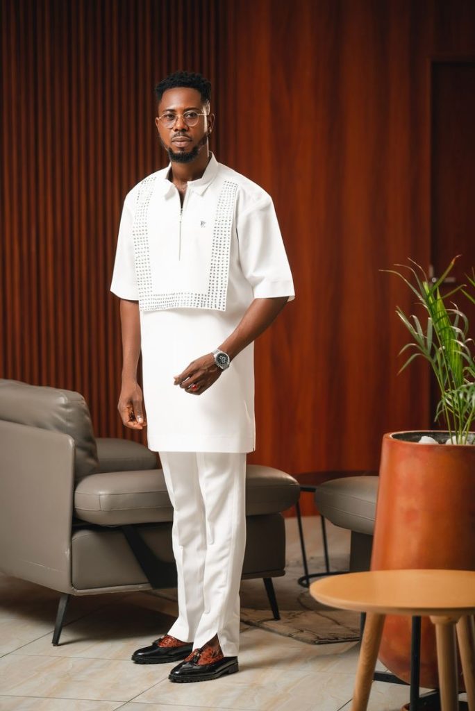Man Wearing Embroidered Bib Look Senator Design