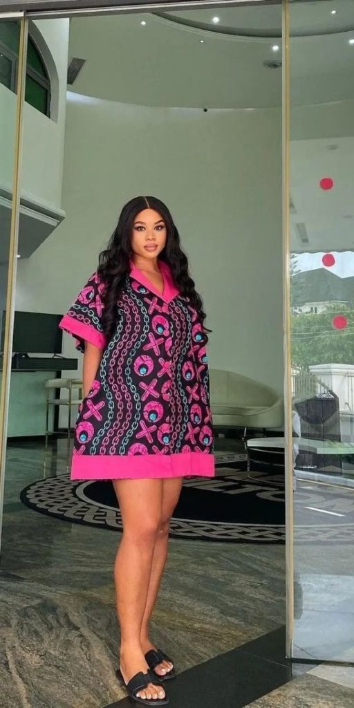 Lady Wearing a Short-Sleeved Short Boubou