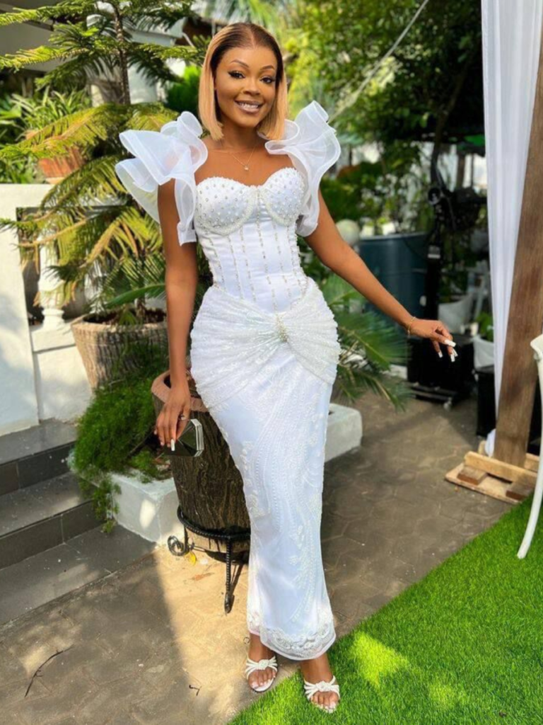 beautiful white lace puffed sleeve style