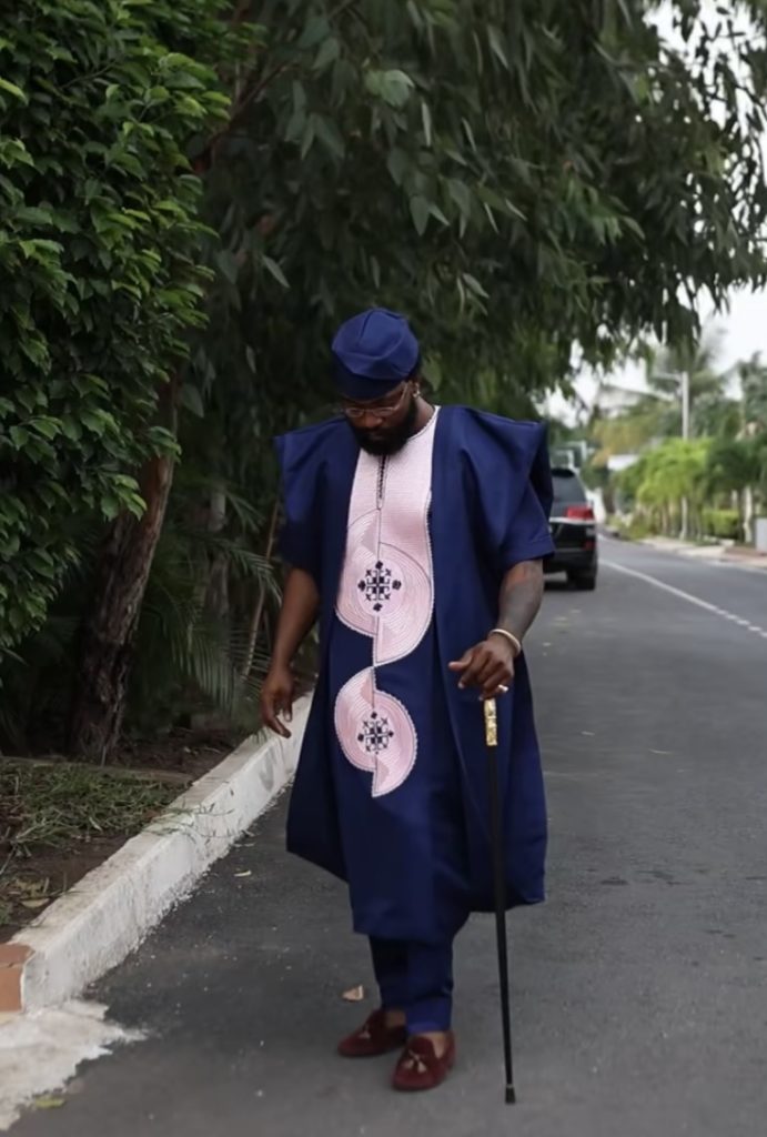 Man wearing S-Emblem Agbada style for men