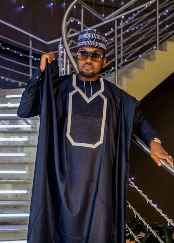 Man wearing Navy Hex Agbada style for men
