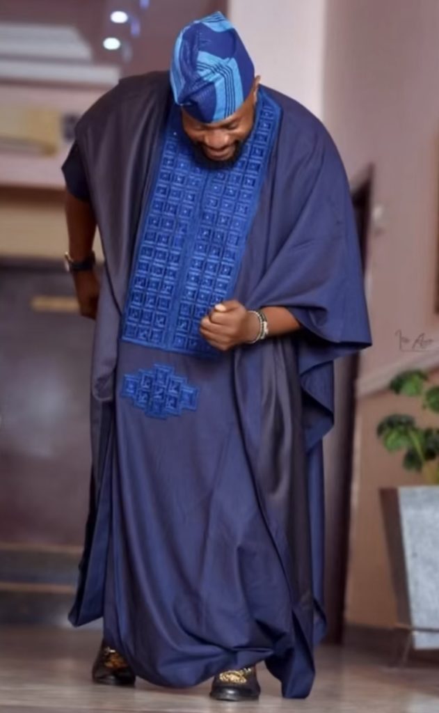 Man wearing Royal Grid Agbada style for men