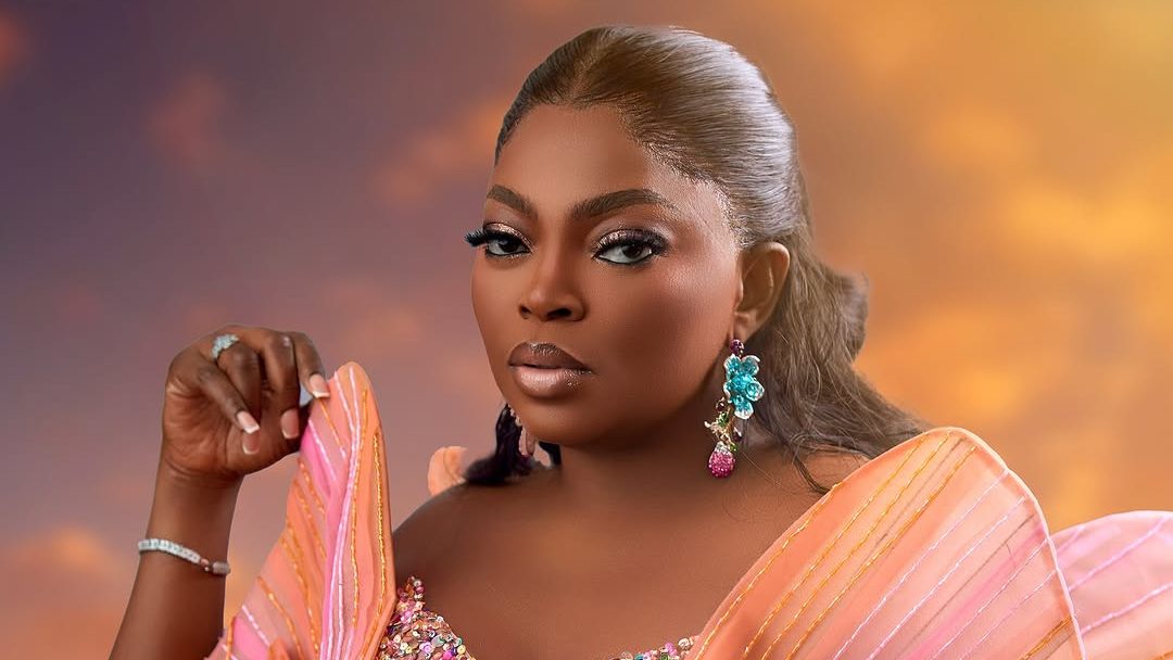Jenifan with Nigerian celebrity fanbase, Jenifans