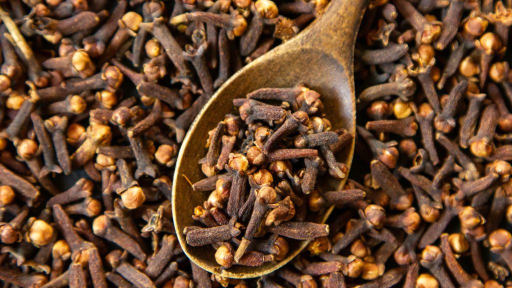 Real image of cloves
